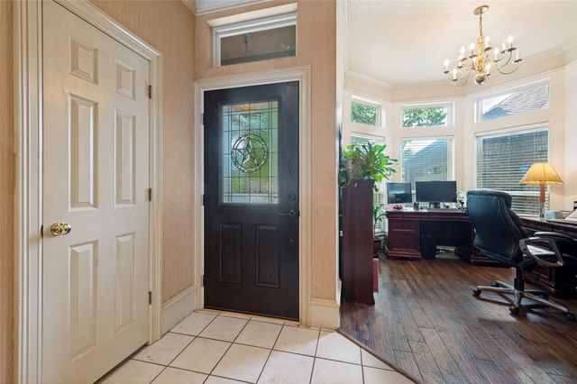 608 Crest Ridge Drive, Irving, TX 75061