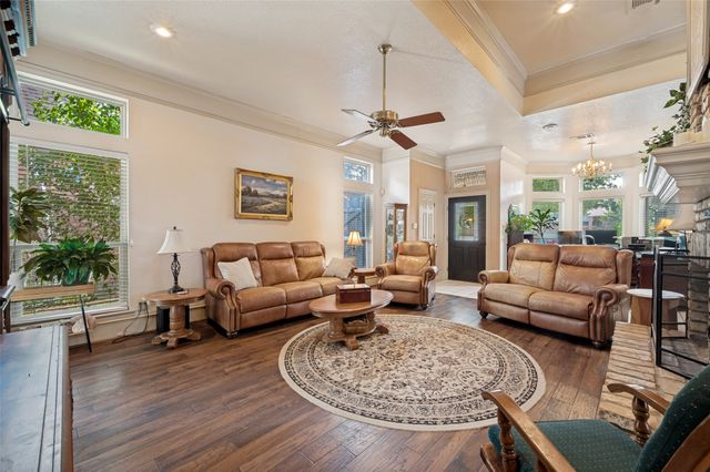 608 Crest Ridge Drive, Irving, TX 75061