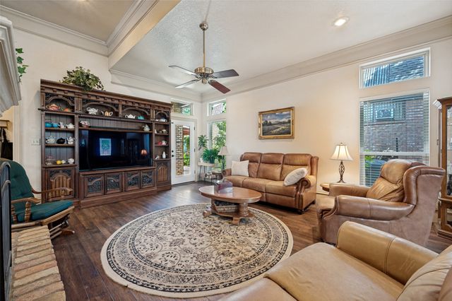 608 Crest Ridge Drive, Irving, TX 75061