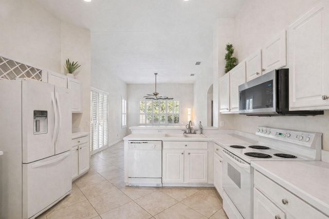 8032 PINE HOLLOW DRIVE, Mount Dora, FL 32757