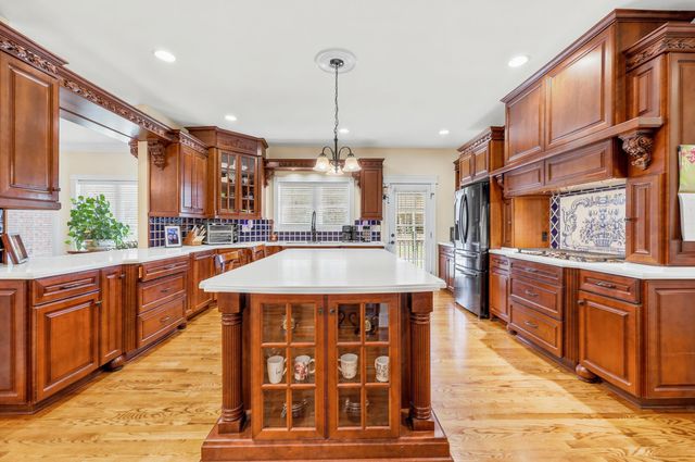 2015 Ye Olde Kings Hwy., North Myrtle Beach, SC 29582
