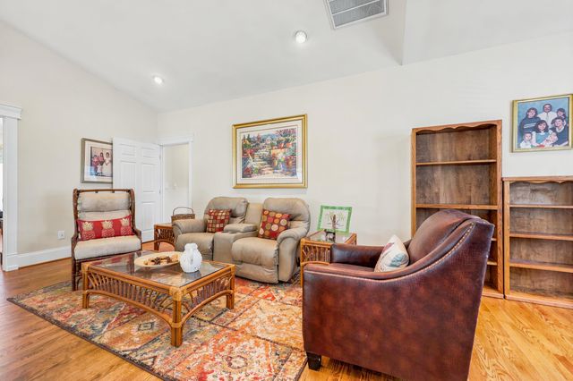 2015 Ye Olde Kings Hwy., North Myrtle Beach, SC 29582