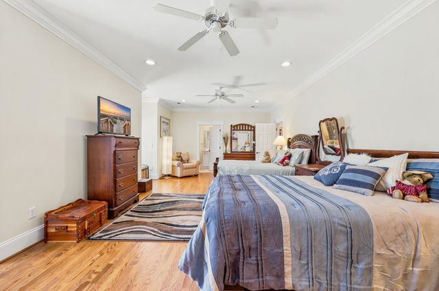2015 Ye Olde Kings Hwy., North Myrtle Beach, SC 29582