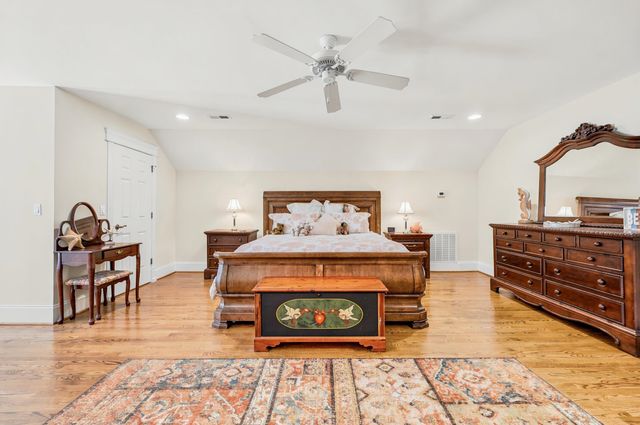 2015 Ye Olde Kings Hwy., North Myrtle Beach, SC 29582