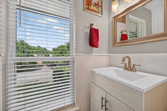 47 Bounty Road E, Benbrook, TX 76132