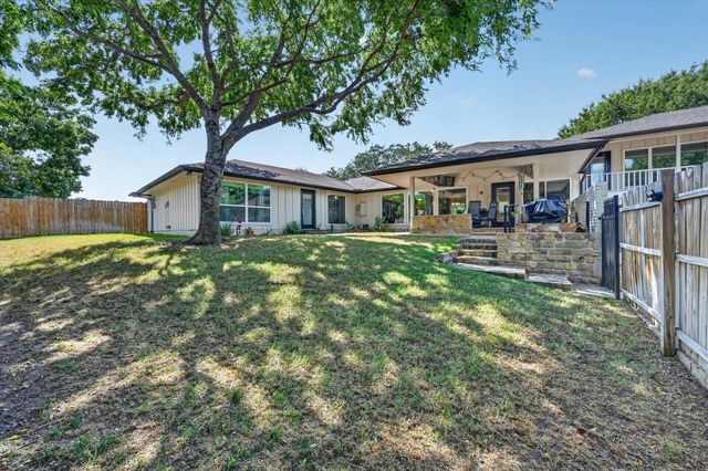 47 Bounty Road E, Benbrook, TX 76132