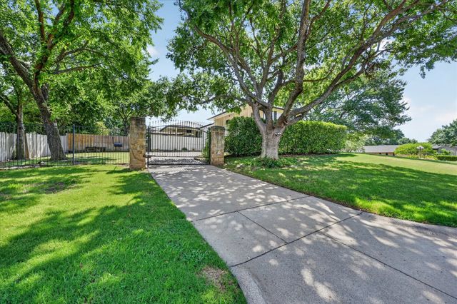 47 Bounty Road E, Benbrook, TX 76132