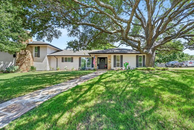 47 Bounty Road E, Benbrook, TX 76132