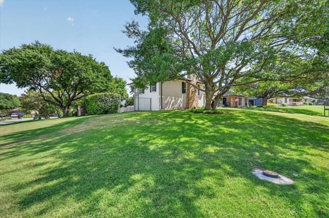47 Bounty Road E, Benbrook, TX 76132