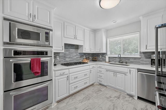 47 Bounty Road E, Benbrook, TX 76132
