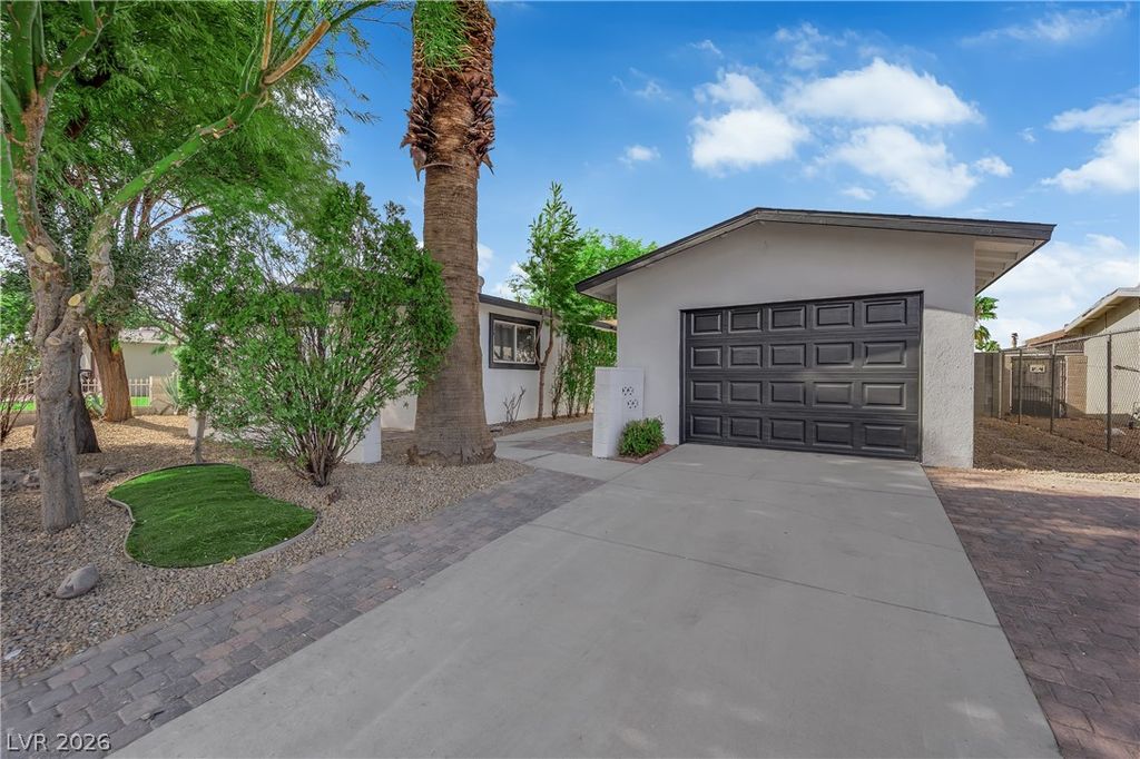 2109 Jansen Avenue, Las Vegas, NV 89101 — photo 2