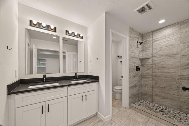 4302 Hirsch Road B, Houston, TX 77026