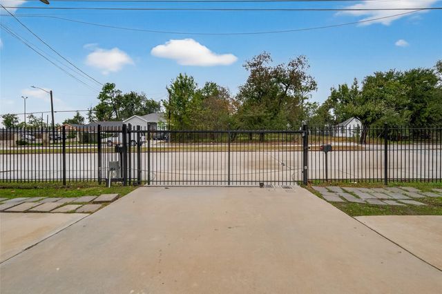 4302 Hirsch Road B, Houston, TX 77026