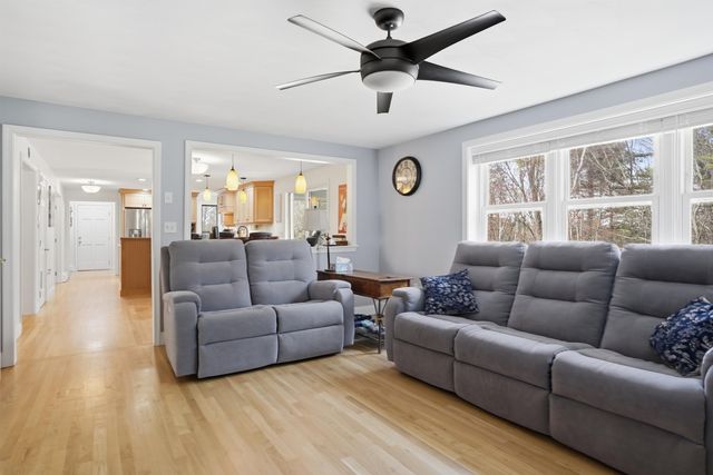 67 Forest Street, Londonderry, NH 03053