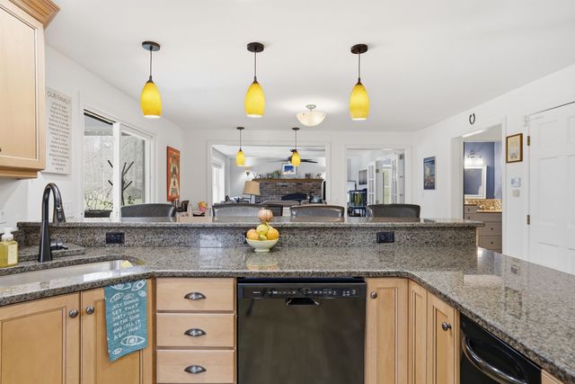 67 Forest Street, Londonderry, NH 03053