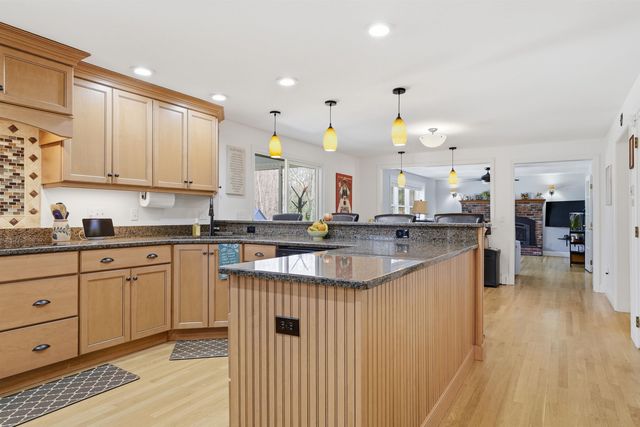 67 Forest Street, Londonderry, NH 03053