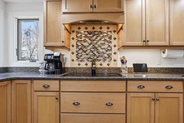 67 Forest Street, Londonderry, NH 03053