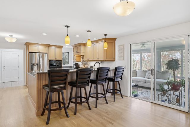 67 Forest Street, Londonderry, NH 03053