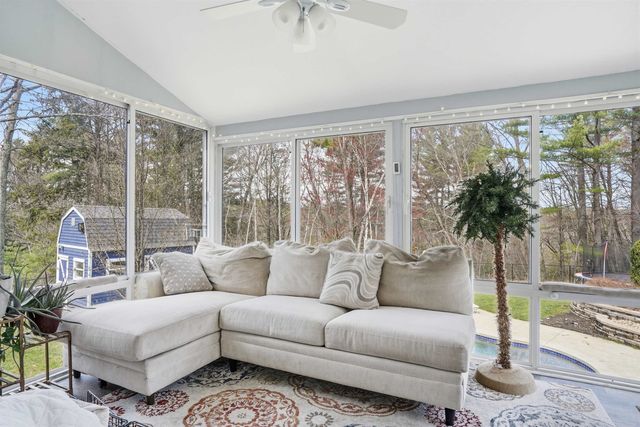 67 Forest Street, Londonderry, NH 03053