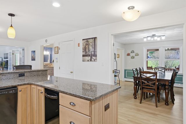 67 Forest Street, Londonderry, NH 03053