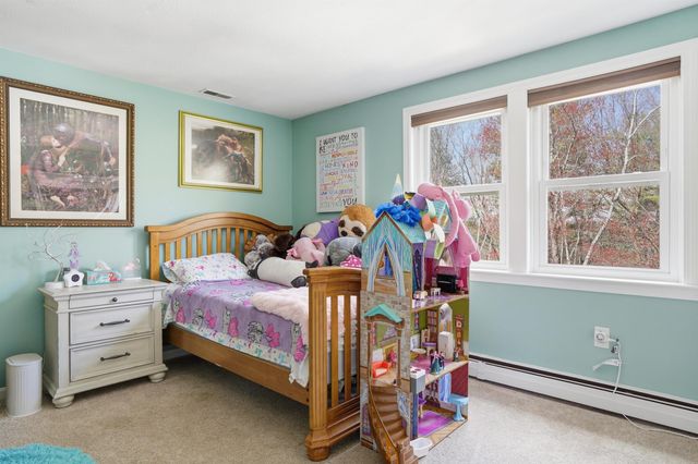 67 Forest Street, Londonderry, NH 03053