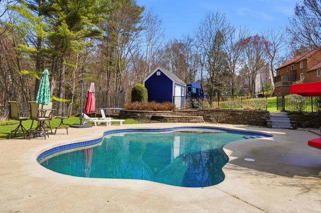 67 Forest Street, Londonderry, NH 03053