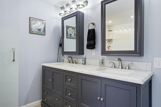 67 Forest Street, Londonderry, NH 03053