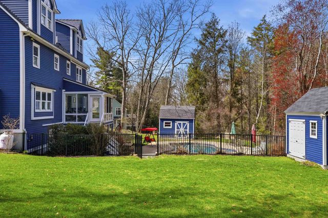67 Forest Street, Londonderry, NH 03053