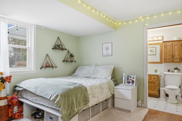 67 Forest Street, Londonderry, NH 03053