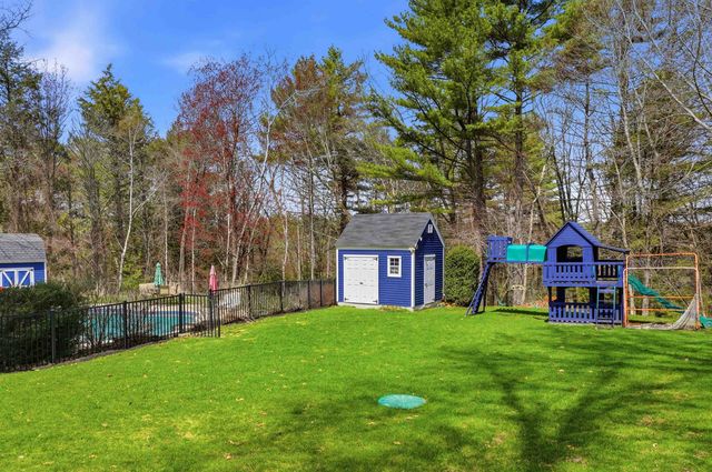 67 Forest Street, Londonderry, NH 03053