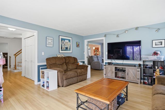 67 Forest Street, Londonderry, NH 03053