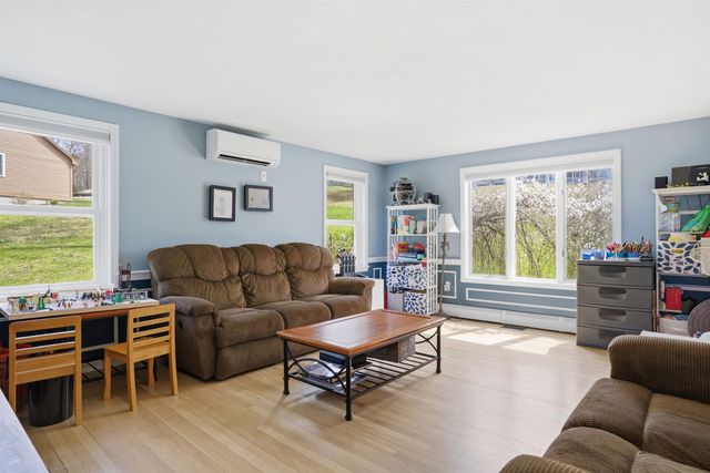 67 Forest Street, Londonderry, NH 03053