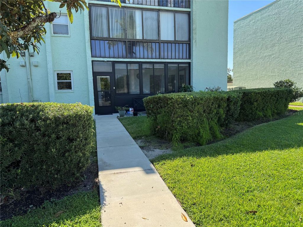 1130 N LAKE PARKER AVENUE B111, Lakeland, FL 33805