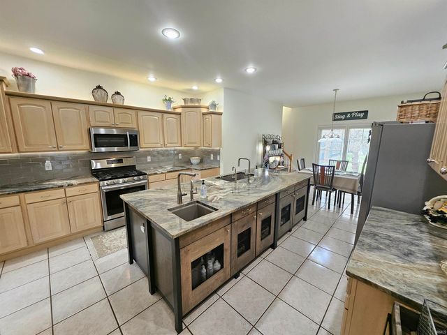 6644 Hillsgate Court, Newburgh, IN 47630