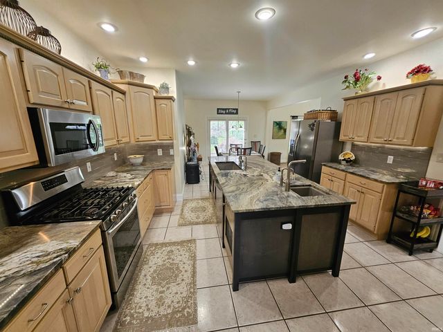 6644 Hillsgate Court, Newburgh, IN 47630