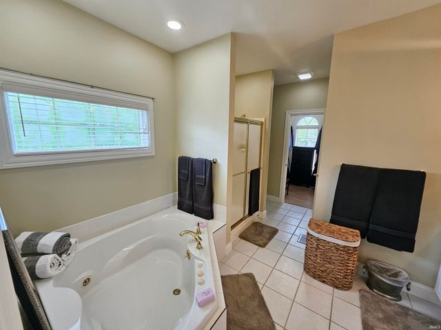 6644 Hillsgate Court, Newburgh, IN 47630