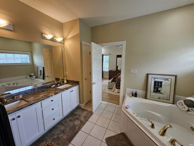 6644 Hillsgate Court, Newburgh, IN 47630