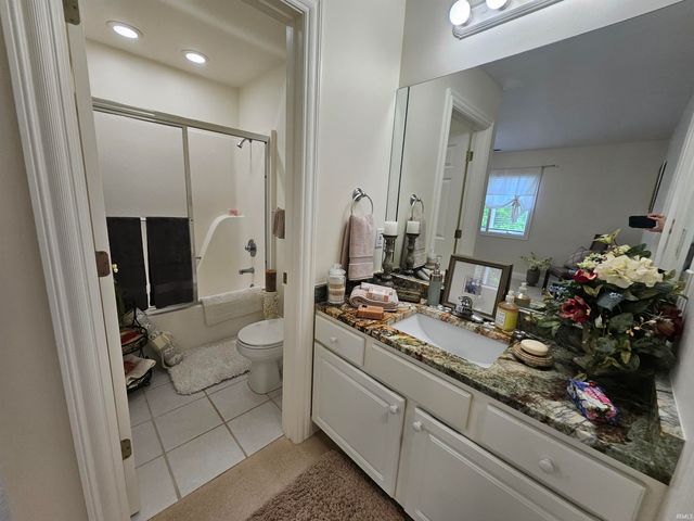 6644 Hillsgate Court, Newburgh, IN 47630