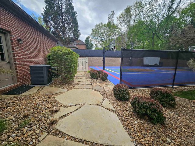 6644 Hillsgate Court, Newburgh, IN 47630