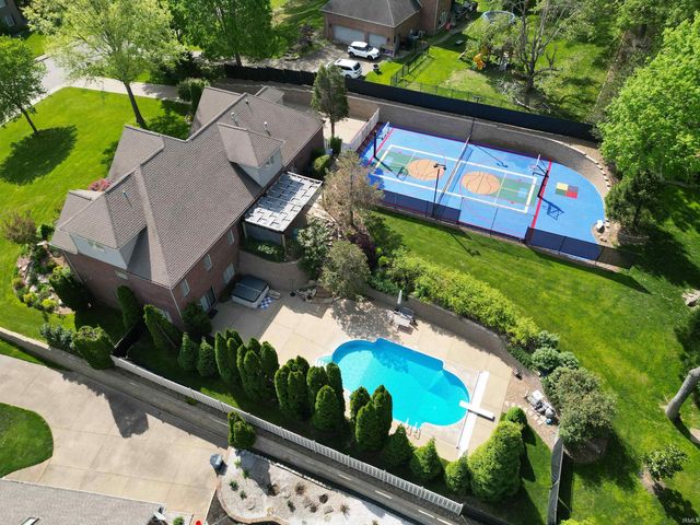 6644 Hillsgate Court, Newburgh, IN 47630