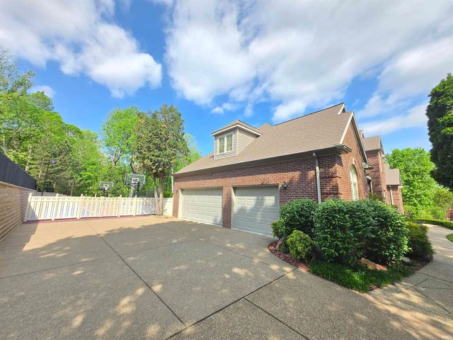 6644 Hillsgate Court, Newburgh, IN 47630