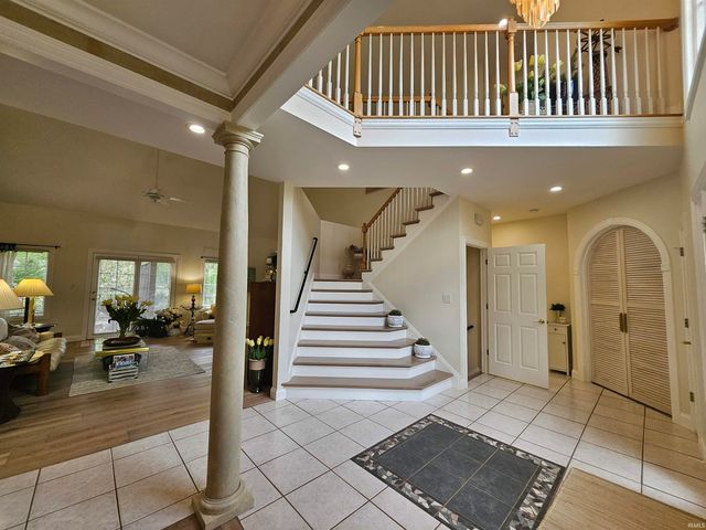 6644 Hillsgate Court, Newburgh, IN 47630