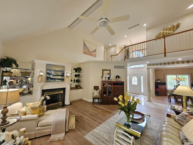 6644 Hillsgate Court, Newburgh, IN 47630