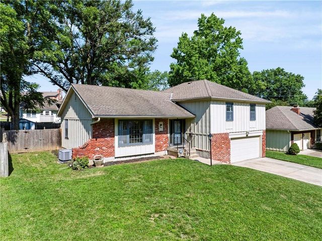 8706 Mackey Street, Overland Park, KS 66212
