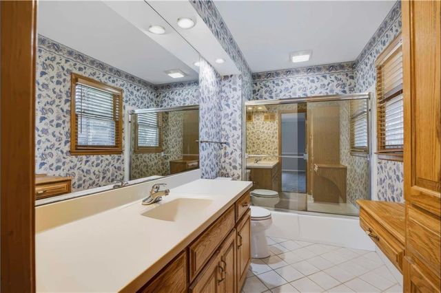 8706 Mackey Street, Overland Park, KS 66212