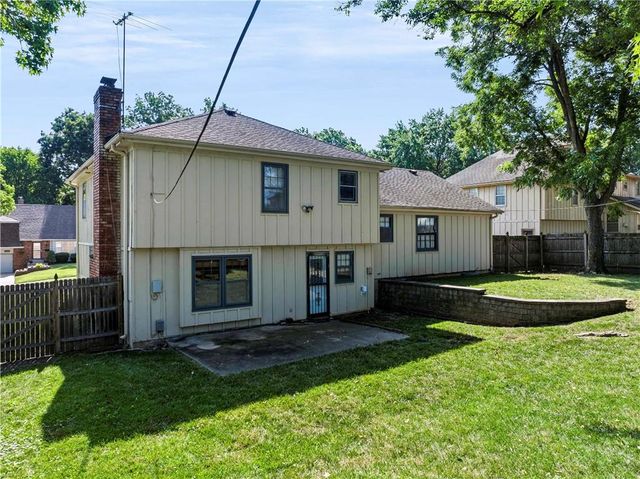 8706 Mackey Street, Overland Park, KS 66212