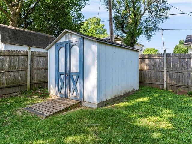 8706 Mackey Street, Overland Park, KS 66212