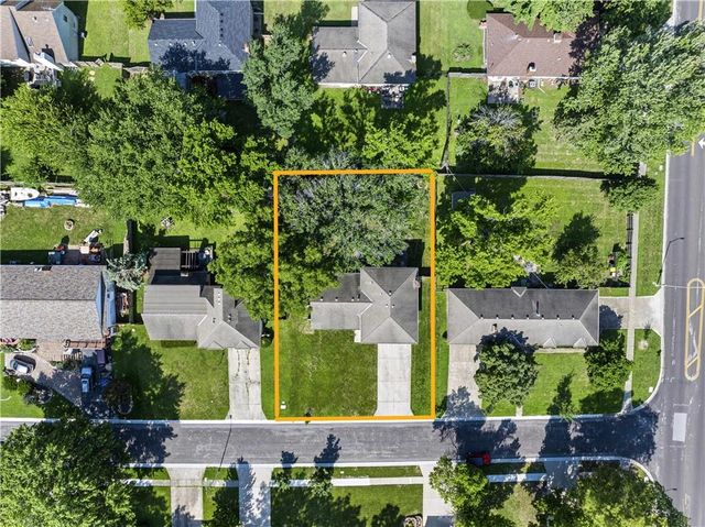8706 Mackey Street, Overland Park, KS 66212