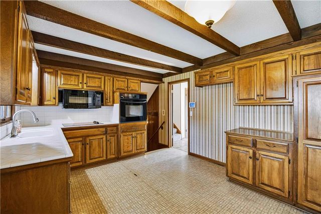 8706 Mackey Street, Overland Park, KS 66212