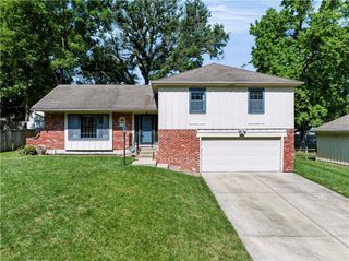 8706 Mackey Street, Overland Park, KS 66212